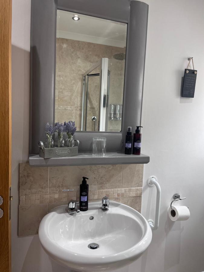 Вилла Woodlands Court Holiday Retreat Paulton Экстерьер фото